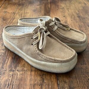 Women’s Clarks Wallabee Cup Mule Lo, Size 7.5